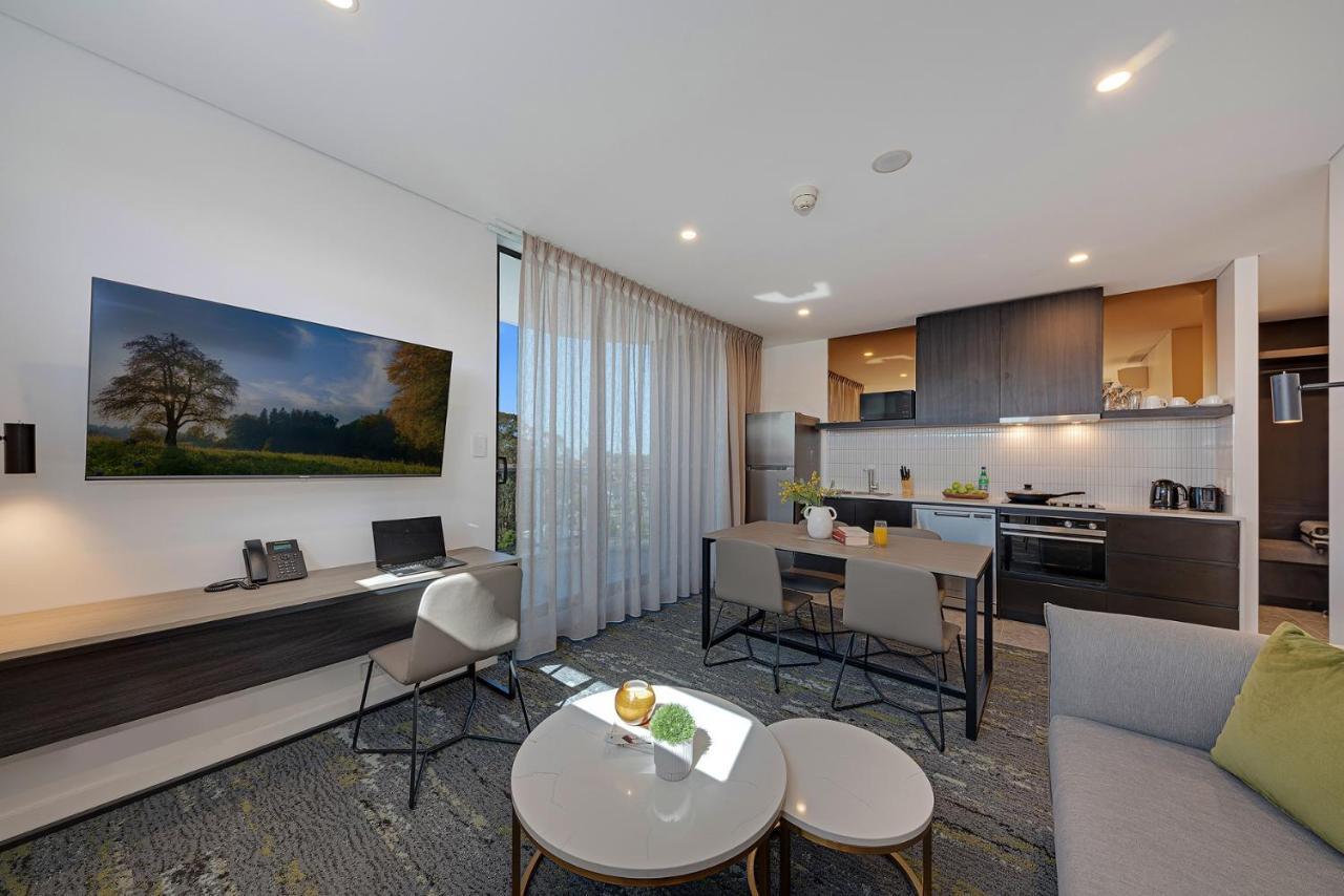 Littomore Suites Kingswood Penrith Exteriör bild